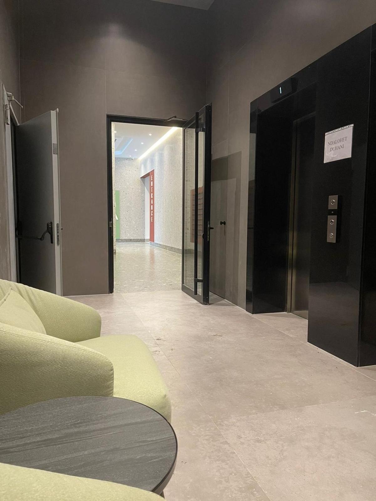 Garden Building Luxury Apartment Тирана Экстерьер фото