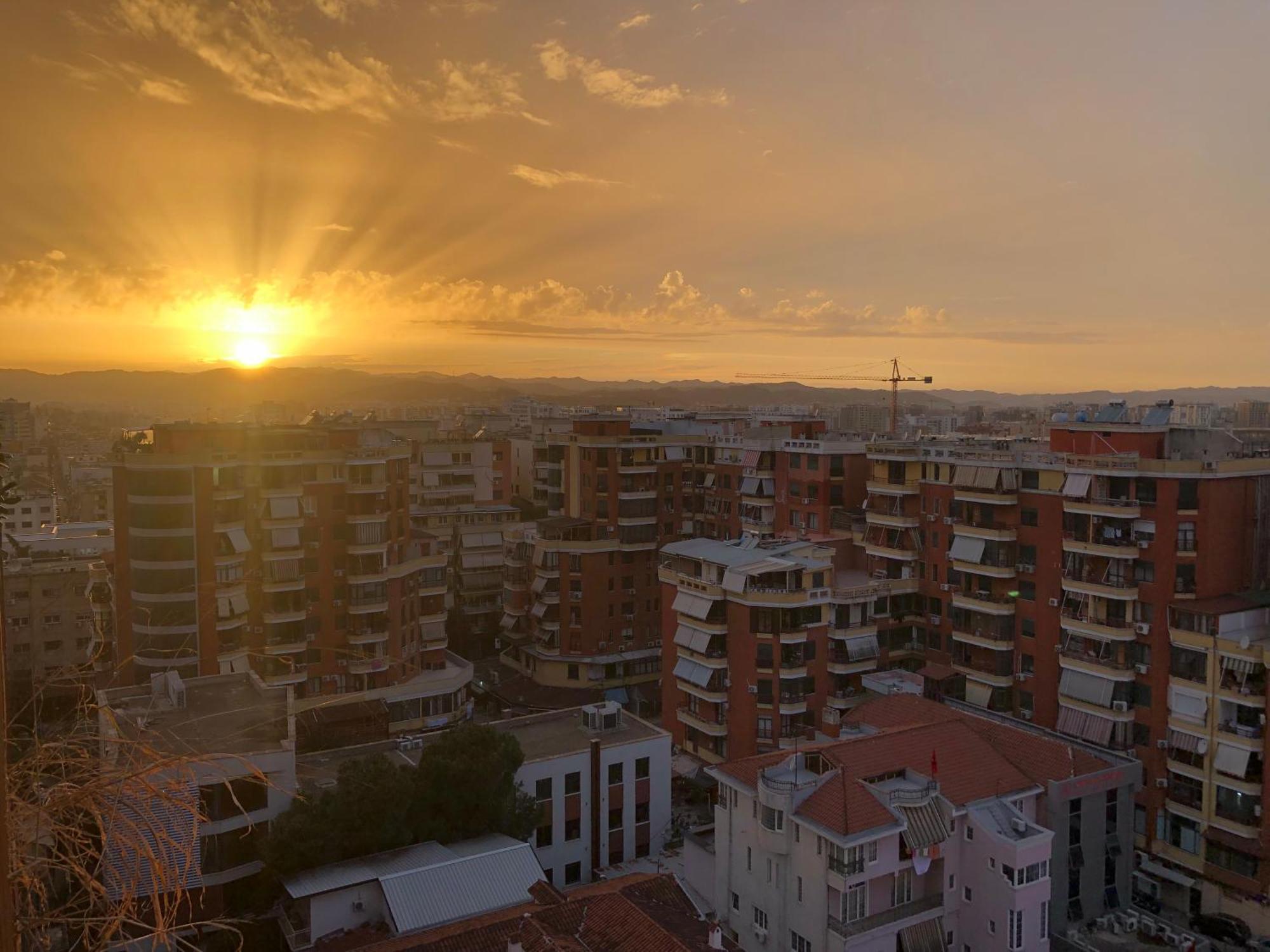 Garden Building Luxury Apartment Тирана Экстерьер фото